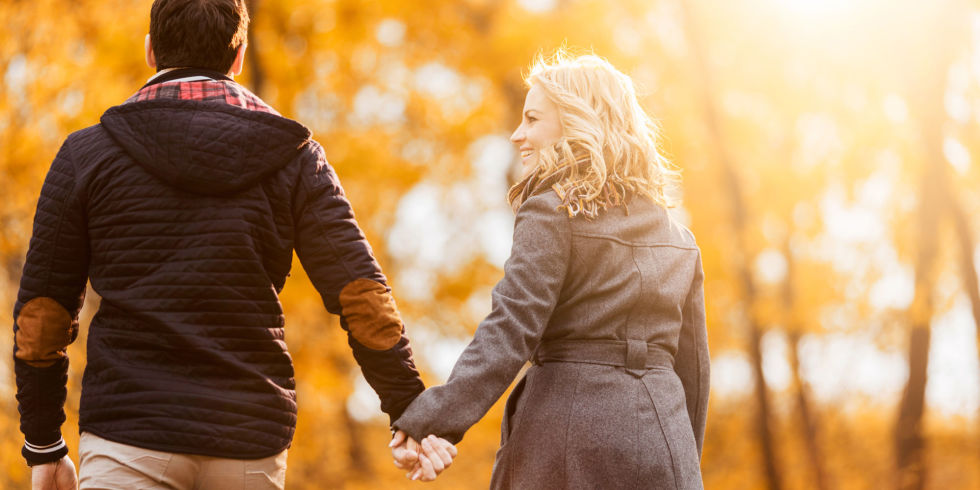 27 Romantic Fall Dates for Couples